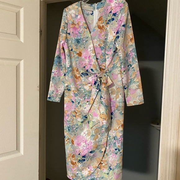Dresses & Skirts - 🎱 2/$20 Floral Faux Wrap Dress